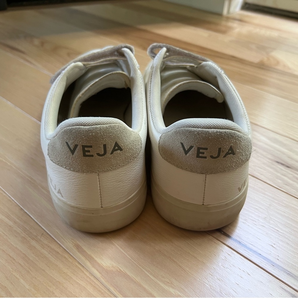 Veja Recife Sneakers in Extra White and Natural